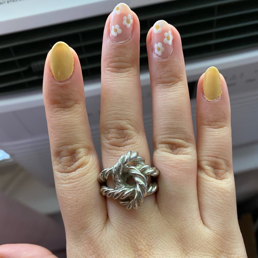 Cute knotted ring - Picture 3 of 3